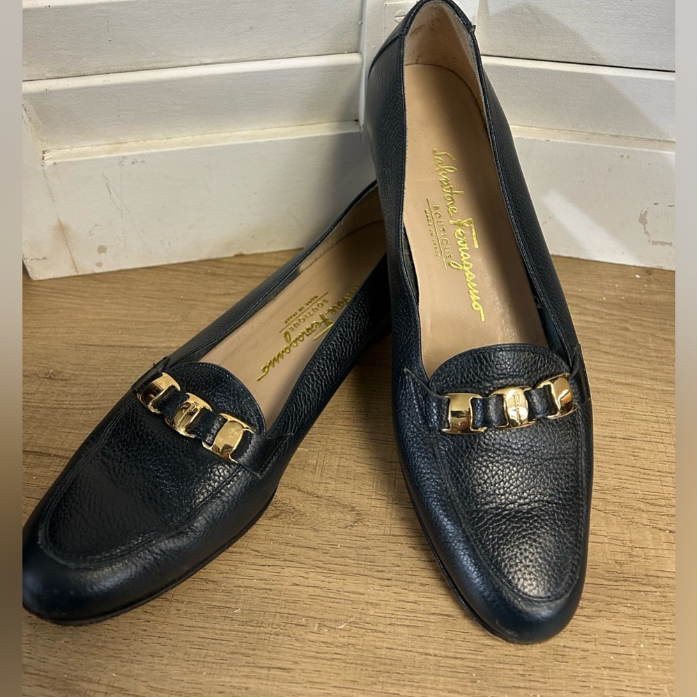 Vintage 90's Salvatore Ferragamo classic loafers Size 7.5 AA